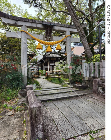 出町妙音堂の鳥居と石段 京都の静かな風景 出町妙音堂の鳥居と石段 京都の静かな風景 138713975