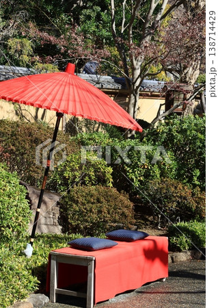 日本庭園の野点傘　日本庭園のお休み処 138714429
