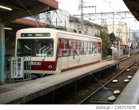 2006年当時の叡山電鉄700系車両と駅ホームの風景 2006年当時の叡山電鉄700系車両と駅ホームの風景 138717878
