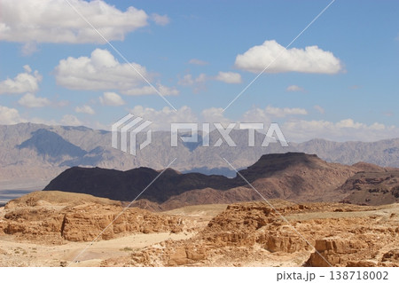 広大な大地と砂漠2 138718002