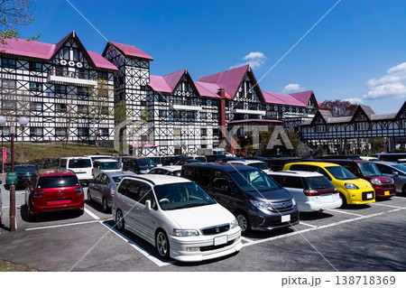 ホテルグリーンプラザ軽井沢の駐車場と建物 群馬県吾妻郡嬬恋村 ホテルグリーンプラザ軽井沢の駐車場と建物 群馬県吾妻郡嬬恋村 138718369
