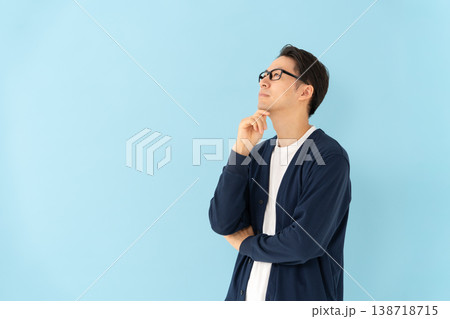 ミドル男性 ポートレート 悩む ミドル男性 ポートレート 悩む 138718715