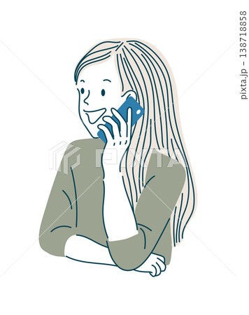 スマホで通話中の女性（正面／ロングヘア） 138718858
