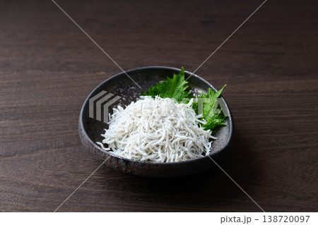 静岡県産、釜揚げしらす 138720097