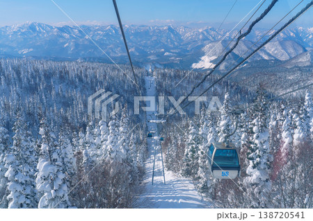 秋田 森吉山 阿仁スキー場 ゴンドラから望む雪山と絶景 秋田 森吉山 阿仁スキー場 ゴンドラから望む雪山と絶景 138720541
