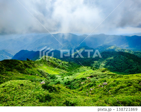夏の岩菅山登山(岩菅山頂からの眺め) 夏の岩菅山登山(岩菅山頂からの眺め) 138721869