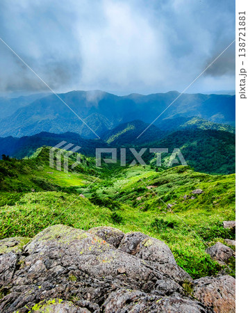 夏の岩菅山登山(岩菅山頂からの眺め) 夏の岩菅山登山(岩菅山頂からの眺め) 138721881