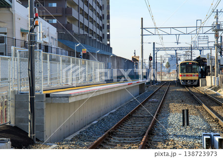 新しくホームが設置された香椎花園前駅（西日本鉄道） 138723973