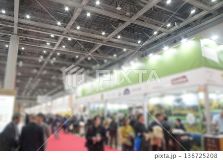展示会 展示会場 イベント会場 人々 アンフォーカス 展示会 展示会場 イベント会場 人々 アンフォーカス 138725208