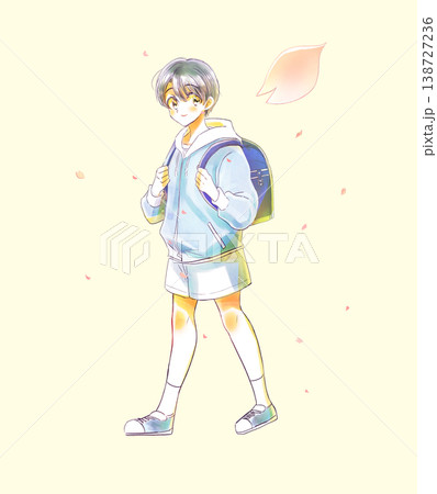ランドセルを背負って歩く男児 桜吹雪 ランドセルを背負って歩く男児 桜吹雪 138727236