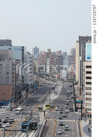 広島駅ビルの屋上から望む広島駅前の街並み 138728797