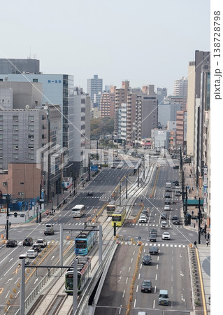 広島駅ビルの屋上から望む広島駅前の街並み 138728798