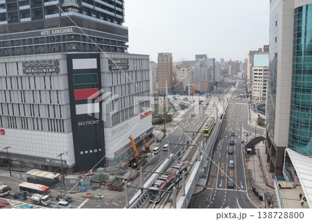 広島駅ビルの屋上から望む広島駅前の街並み 138728800