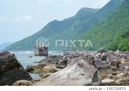 沖縄県_西表島_南風見田〜鹿川_豆腐岩 138728870