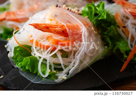 Rice paper spring rolls, glass noodles, with vegetables and shrimp, no people, 138730027