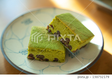 抹茶と小豆の和風ケーキ 138732179