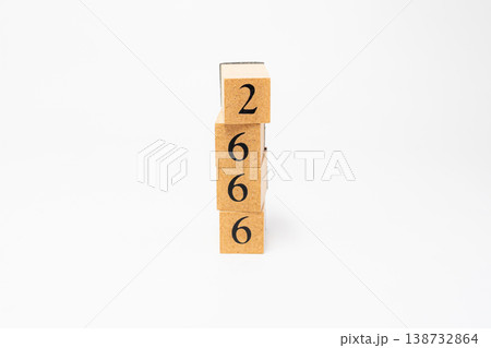 木製ブロックで表現された4桁の数字 シンプルな数値イメージ素材 木製ブロックで表現された4桁の数字 シンプルな数値イメージ素材 138732864