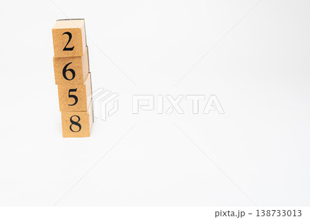 木製ブロックで表現された4桁の数字 シンプルな数値イメージ素材 木製ブロックで表現された4桁の数字 シンプルな数値イメージ素材 138733013