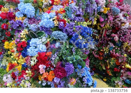鮮やかな花 138733756