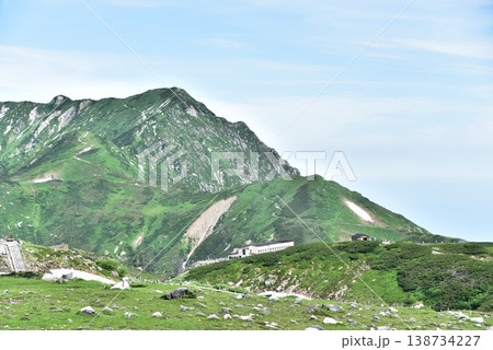 夏の立山連峰(雄山) 夏の立山連峰(雄山) 138734227