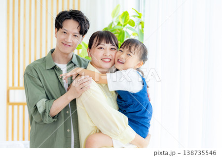 若い家族イメージ 138735546
