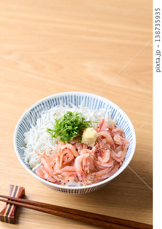 生桜えびと釜揚げしらすの二色丼 生桜えびと釜揚げしらすの二色丼 138735935