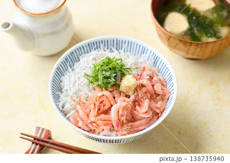 生桜えびと釜揚げしらすの二色丼 138735940