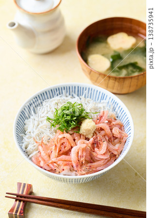 生桜えびと釜揚げしらすの二色丼 138735941