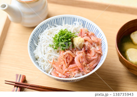 生桜えびと釜揚げしらすの二色丼 生桜えびと釜揚げしらすの二色丼 138735943