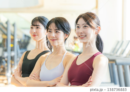 ダイエットに成功した女性 138736883