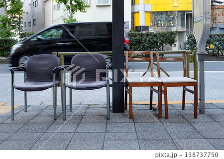 路上の椅子 路上の椅子 138737750