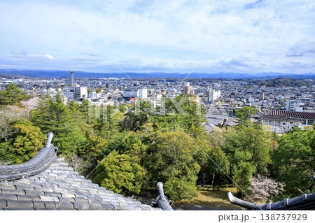 伊賀市、伊賀上野城の天守閣から眺める街伊賀の街並み(伊賀市駅方向) 伊賀市、伊賀上野城の天守閣から眺める街伊賀の街並み(伊賀市駅方向) 138737929