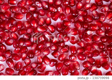 Bright display of pomegranate seeds. Lively arrangement of juicy pomegranate seeds. An eyecatching display showcasing vibrant and juicy seeds inside pomegranate fruit 138739098