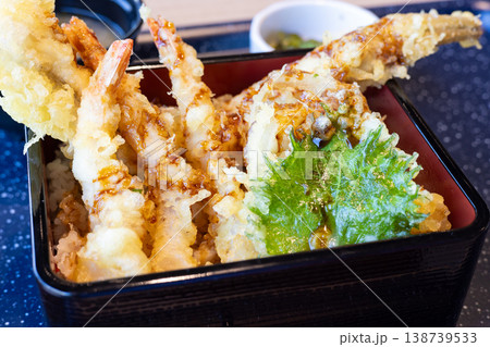 美味しい海老天と穴子天ぷら等が入った天重 138739533