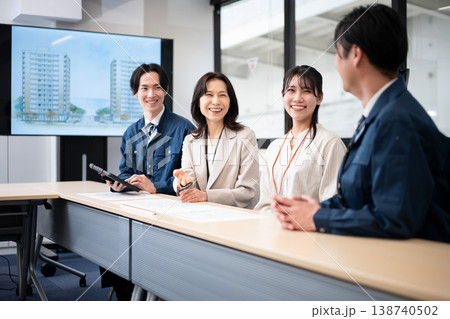 建設会社のミーテインング 建設会社のミーテインング 138740502