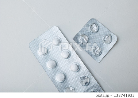 白い錠剤 薬のイメージ画像 白い錠剤 薬のイメージ画像 138741933