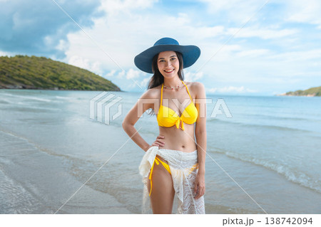 Bright yellow bikini meets wide-brimmed hat Bright yellow bikini meets wide-brimmed hat 138742094