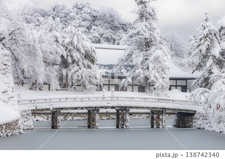 雪の降る城 138742340