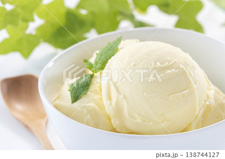 バニラアイスクリームのデザート バニラアイスクリームのデザート 138744127
