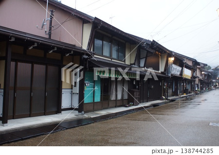 郡上八幡の町並み(雨上がり) 古い町並み 郡上八幡の町並み(雨上がり) 古い町並み 138744285