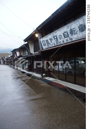 郡上八幡の町並み(雨上がり) 古い町並み 郡上八幡の町並み(雨上がり) 古い町並み 138744286