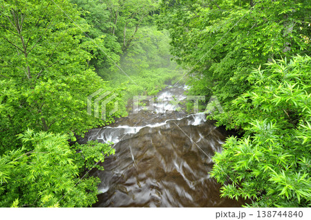奥志賀高原 満水川と朝霧 奥志賀高原 満水川と朝霧 138744840