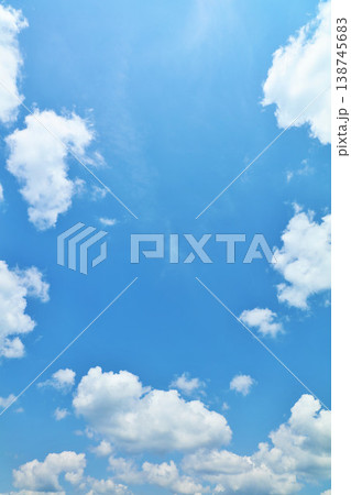 夏の青空と雲 夏の青空と雲 138745683