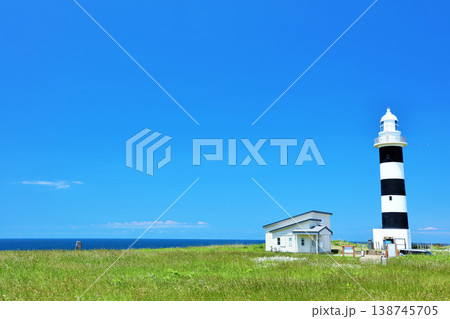 秋田県　青空の男鹿半島　入道埼灯台 138745705