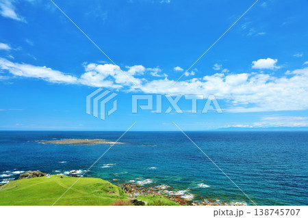 秋田県 男鹿半島 青空の入道崎 秋田県 男鹿半島 青空の入道崎 138745707