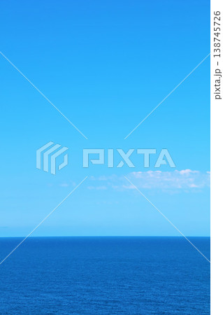 秋田県 青空と青い海の日本海 秋田県 青空と青い海の日本海 138745726
