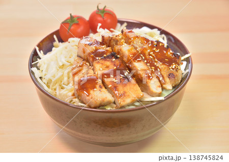 わが家は豚(とん)テキ丼 わが家は豚(とん)テキ丼 138745824