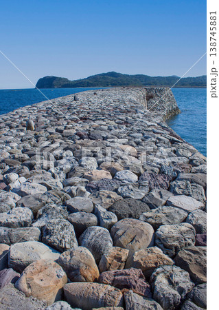 大分県姫島　 くじら波止と浮洲 138745881