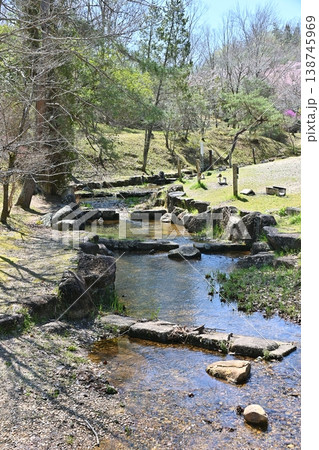 陶史の森バーベキュー広場とその前の小川 陶史の森バーベキュー広場とその前の小川 138745969