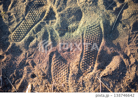 砂に残る足跡のテクスチャ 砂に残る足跡のテクスチャ 138746642